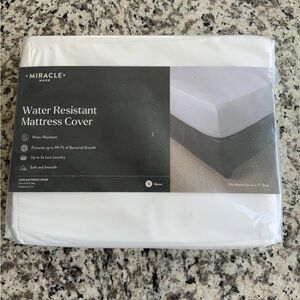 Miracle Made Water Resisitant Mattress Cover - Queen - NEW